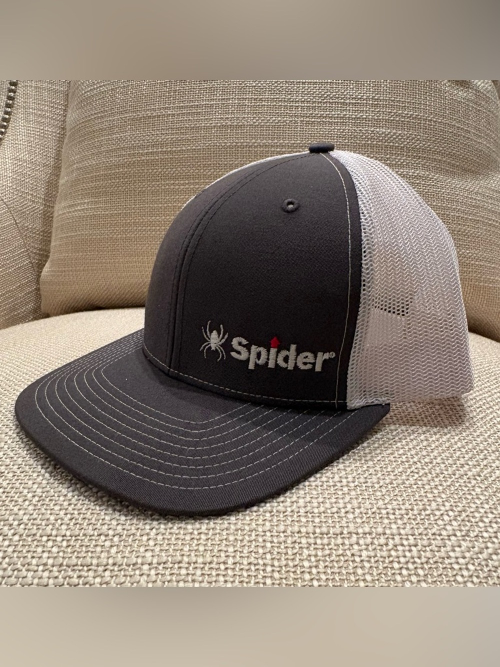 Spider Trucker Baseball Hat Gray w White Mesh Back /  Snap Closure / Men’s OSFM